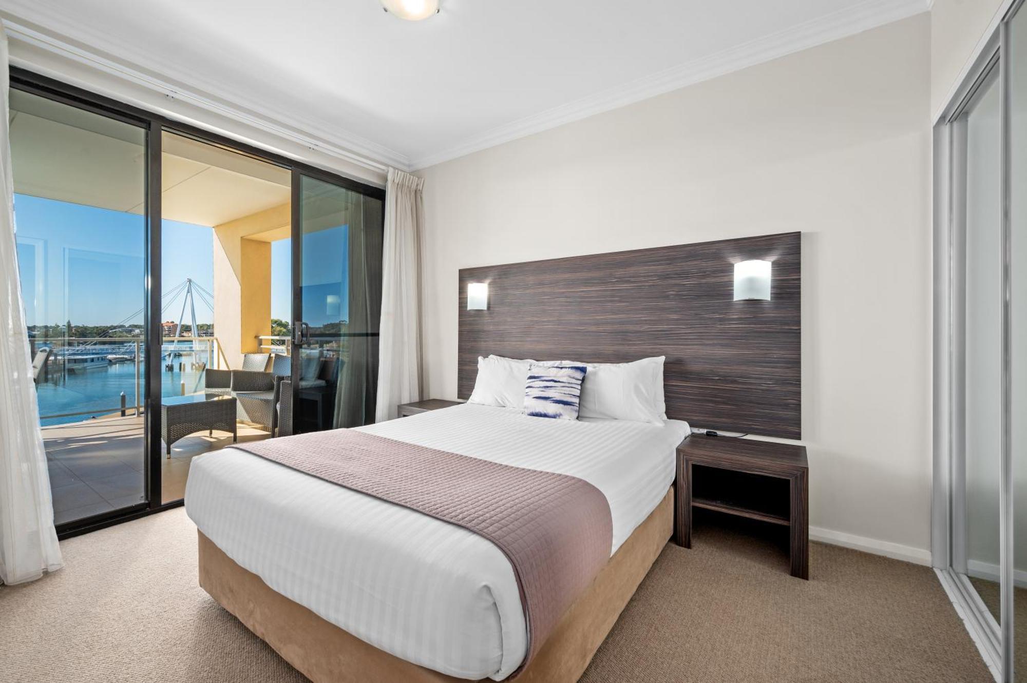 Dolphin Quay Apartments Mandurah Exterior photo