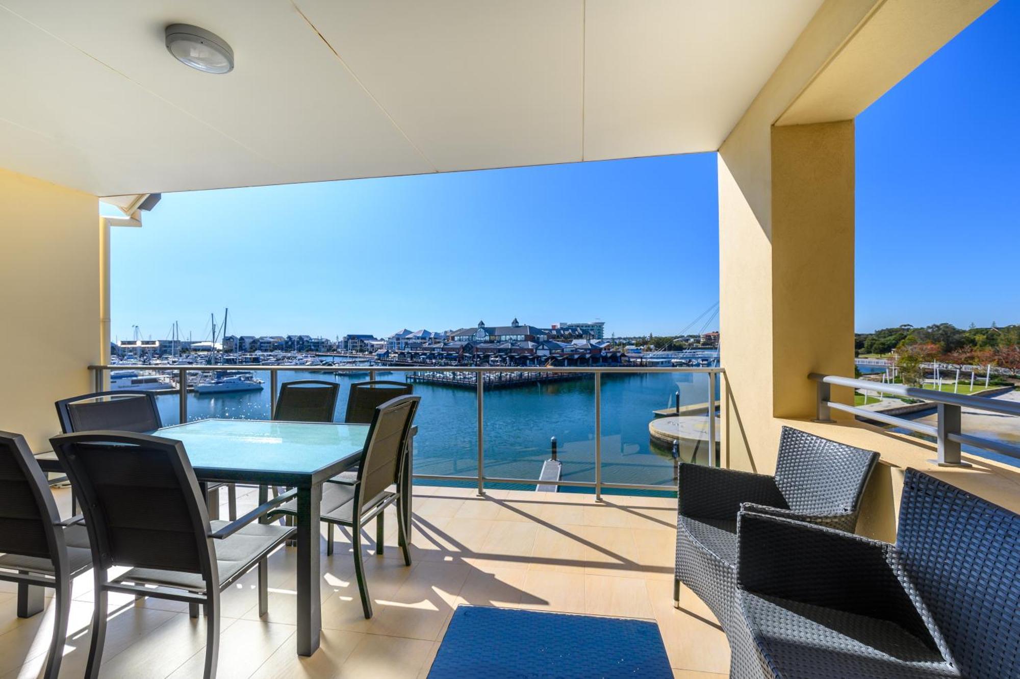 Dolphin Quay Apartments Mandurah Exterior photo