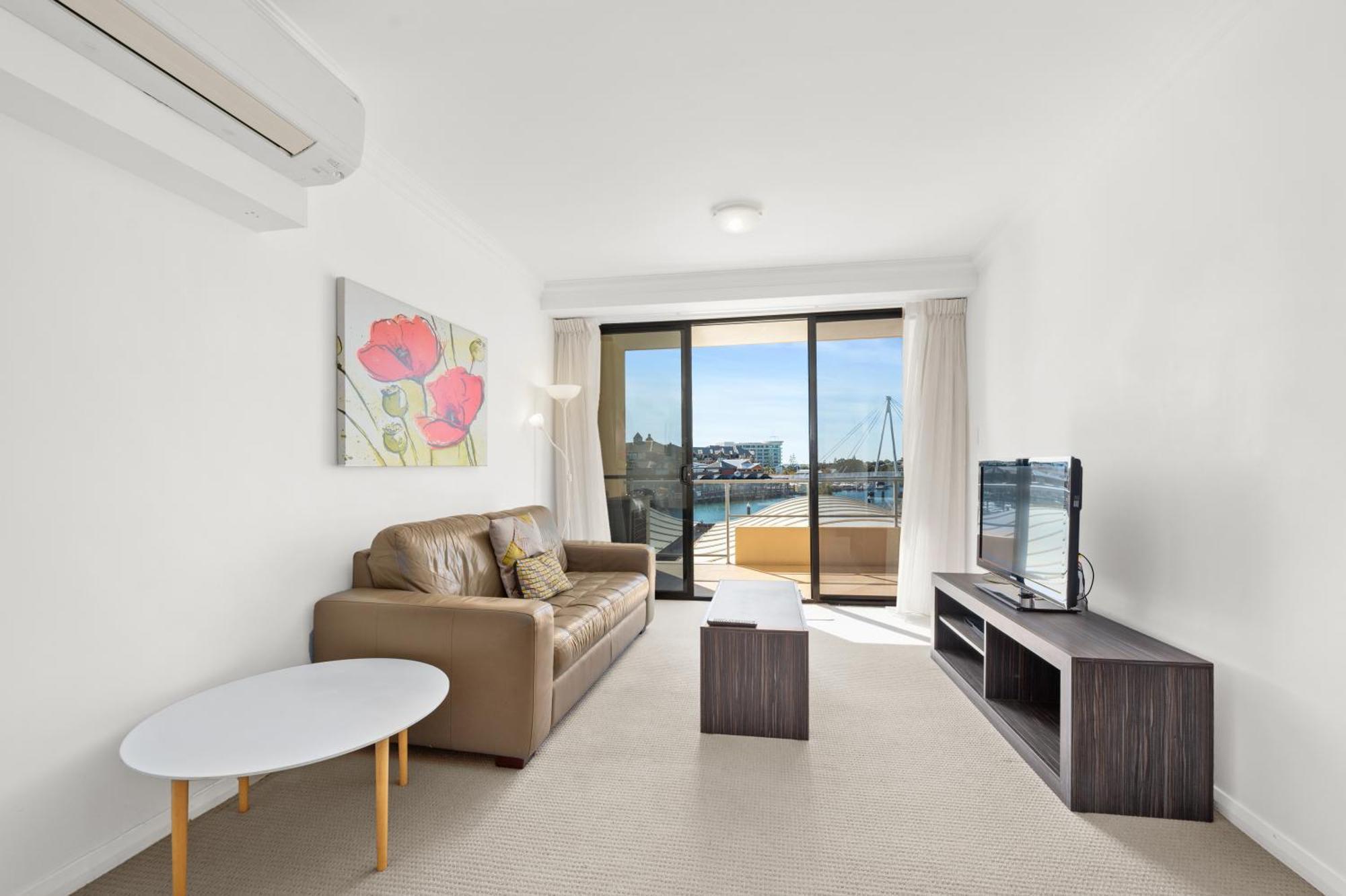 Dolphin Quay Apartments Mandurah Exterior photo