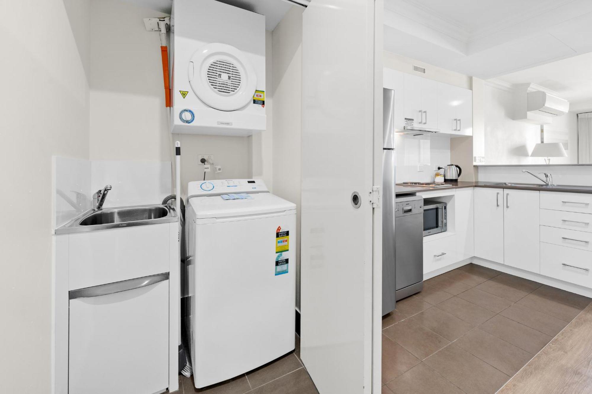 Dolphin Quay Apartments Mandurah Exterior photo