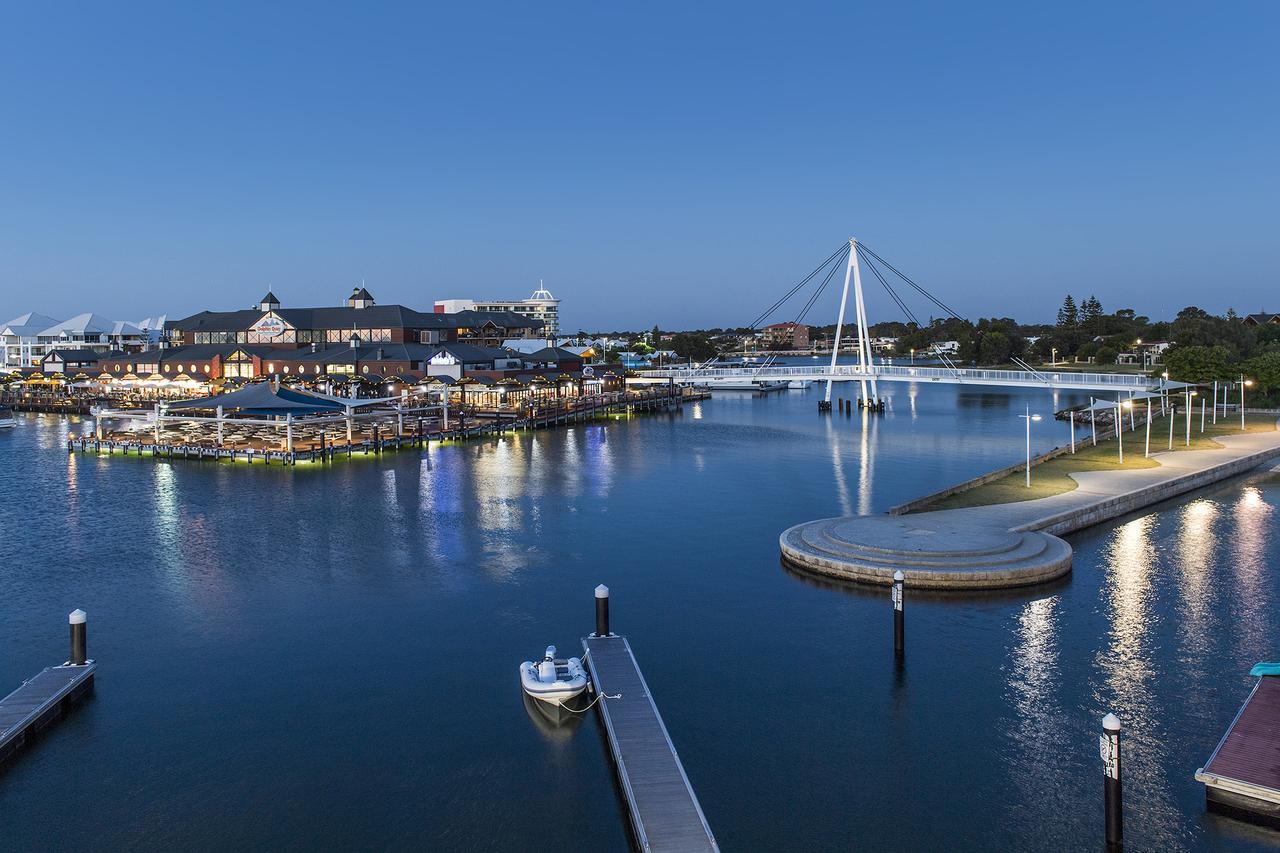Dolphin Quay Apartments Mandurah Exterior photo